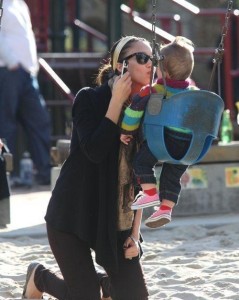 Jessica Alba at the park with her daughter Honor in Los Angeles, California on the 25th, January 2009