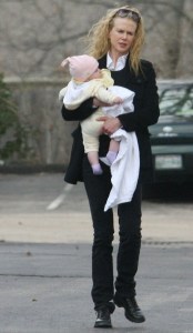 Nicole Kidman and her baby daughter Sunday Rose head towards the doctor's office for a checkup on January 9th 2009