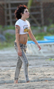 Amy Winehouse at the Caribbean beach