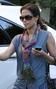 Halle Berry latest pictures in Beverly Hills on January 31st 2009