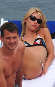 Claire Danes and Hugh Dancy sunbathing at the Hotel Regina Isabella