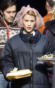 Claire Danes carrying her lunch on the set of Orson Welles and Me