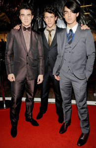 Jonas Brothers arrive at the 2009 MusiCares Person of the Year Tribute in Los Angeles