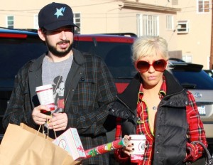 Jordan Bratman shopping with wife Christina Aguilera