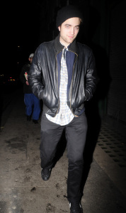 Robert Pattinson arrives at Groucho club in London on february 7th 2009