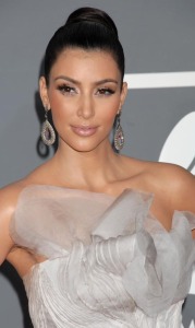 Kim Kardashian arrives at the 2009 Grammy Awards