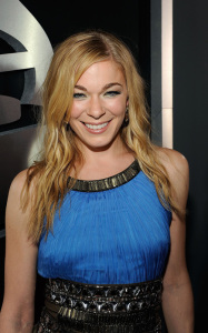 LeAnn Rimes arrives at the 2009 grammy awards