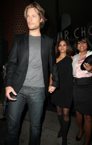 Halle Berry and her boyfriend Gabriel Aubry leaving Mr Chow in Beverly Hills California on february 10th 2009 4