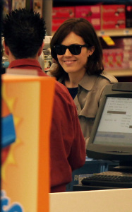 Mandy Moore spotted stopping by Rite Aid in Beverly Hills California 3