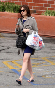 Mandy Moore spotted stopping by Rite Aid in Beverly Hills California 1