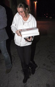 Lindsay Lohan picking up pizza last night on February 10th 2009 in Hollywood California 2