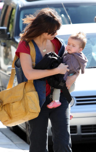 Jessica Alba and baby daughter Honor Marie after visiting Oscar Generales in Los Angeles on February 11th 2009 3