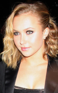 Hayden Panettiere looked glamorous yesterday night on February 12th 2009