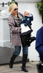 Gwen Stefani takes her young son Zuma out for lunch at asian restaurant Wagamamas in central London on February 12th 2009 2