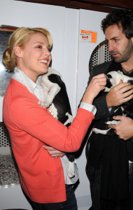 Katherine Heigl and her husband Josh Kelley playing with lil puppies during the Mutts To Melrose event on February 11th 2009 7