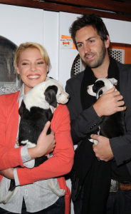 Katherine Heigl and her husband Josh Kelley playing with lil puppies during the Mutts To Melrose event on February 11th 2009 6