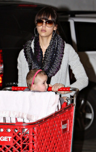 Jessica Alba and baby daughter Honor Marie shopping in Los Angeles on February 12th 2009