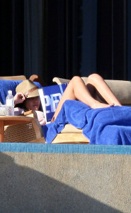 Jessica Alba vacation pictures in Cabo San Lucas Mexico on February 14th 2009