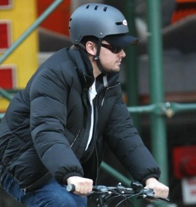 Leonardo DiCaprio rides his bike in New York City on February 13th 2009 4