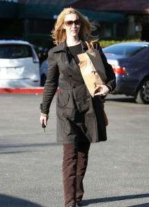 Lisa Kudrow shops at the Beverly Glen Market in Los Angeles on February 10th 2009 4