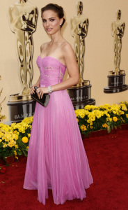 Natalie Portman arrives on the red carpet of the 81st Annual Academy Awards on February 22nd 2009 3