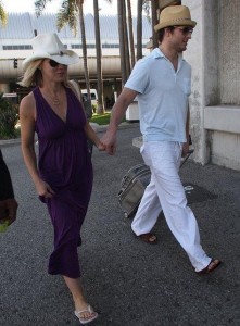 Jennie Garth and Peter Facinelli arrive at LAX airport to catch a flight in Los Angeles California on February 23rd 2009 2