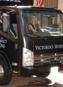 Heidi Klum attends the Unveils New Victorias Secret The Perfect One Bra on March 3rd 2009 3