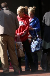 Jamie Lynn Spears leaves her sisters hotel in New Orleans on March 4th 2009 3