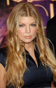 Fergie Stacy Ferguson unveils the new Viva Glam VI Lipstick at MAC Store on March 5th 2009 4