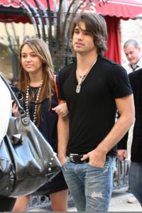 Miley Cyrus shopping with Justin at the Grove on the 7th of March 2009 3