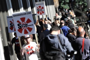 Chris Brown trial pictures outside the court fans against paparazzi outside the Los Angeles Superior courthouse on March 5th 2009 in Los Angeles California