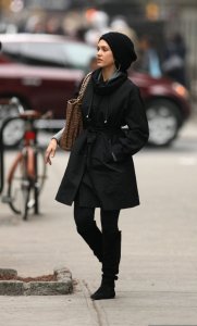 Jessica Alba with her family in New York City on March 26th 2009 1