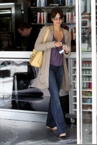 Jessica Alba spotted with her mother shopping in Beverly Hills on February 21st 2009 1