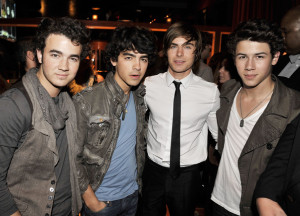 Zac Efron with the Jonas Borthers, Kevin Jonas, Joe Jonas, and Nick Jonas at the movie premiere of 17 Again on April 14, 2009