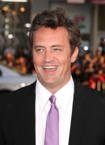 Matthew Perry arrives at the movie premiere of 17 Again on April 14, 2009