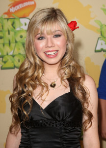 Jennette McCurdy arrives at Nickelodeon's 2009 Kids Choice Awards