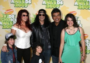 Slash with his wife Perla Ferrar and kids at Nickelodeon's 2009 Kids Choice Awards