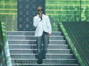 Masari singing on stage of staracademy6 on May 8th 2009 at the LBC Star Academy 12th prime