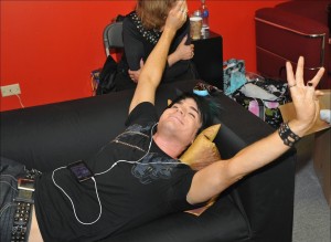 Adam Lambert wallpaper on the couch backstage of american idol season 8