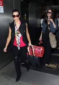 kim kardashian spotted arriving in Miami International Airport on May 16th 2009 4