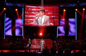 High Quality wallpapers of Adam Lambert on stage of American Idol season Finale on May 20th 2009 5