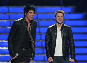 High Quality wallpaper of Adam Lambert and Kris Allen on stage of American Idol season Finale on May 20th 2009 1