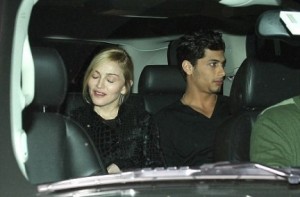 Jesus Luz inside the car with Madonna