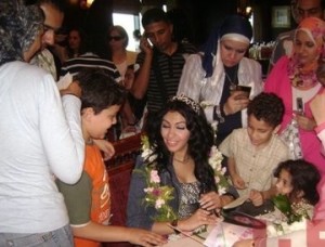 Mirhan Hussein photos with her fans 9