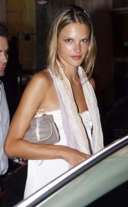 Alessandra Ambrosio out for dinner with some friends in Rio de Janeiro on March 6th 2009 5