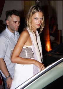 Alessandra Ambrosio out for dinner with some friends in Rio de Janeiro on March 6th 2009 6