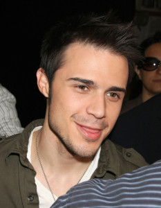 Kris Allen spotted in New York City on May 26th 2009 1