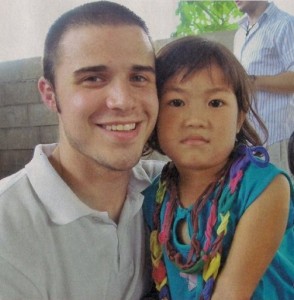 Kris Allen picture with a little girl