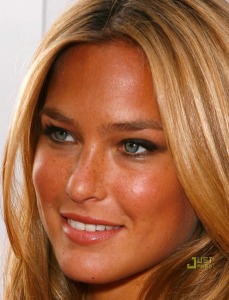 Bar Refaeli attends the Hollywood Lifes 11th Annual Young Hollywood Awards at The Eli and Edythe Broad Stage on June 7th 2009 6