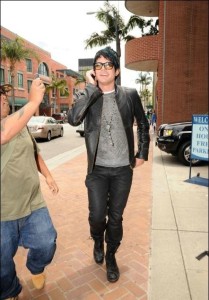 Adam Lambert spotted at the Medical Center on June 6th 2009 6